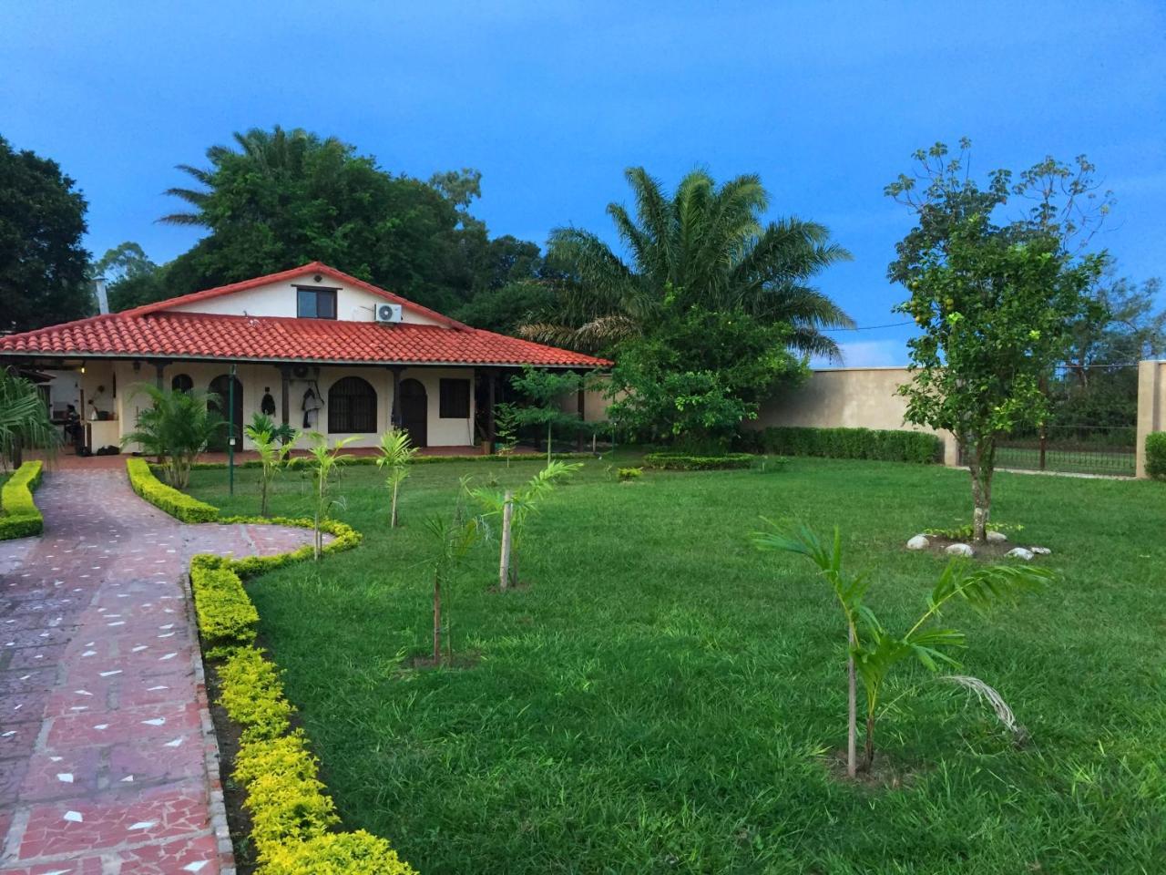 Los Jazmines Hotel Resort Warnes Exteriér fotografie